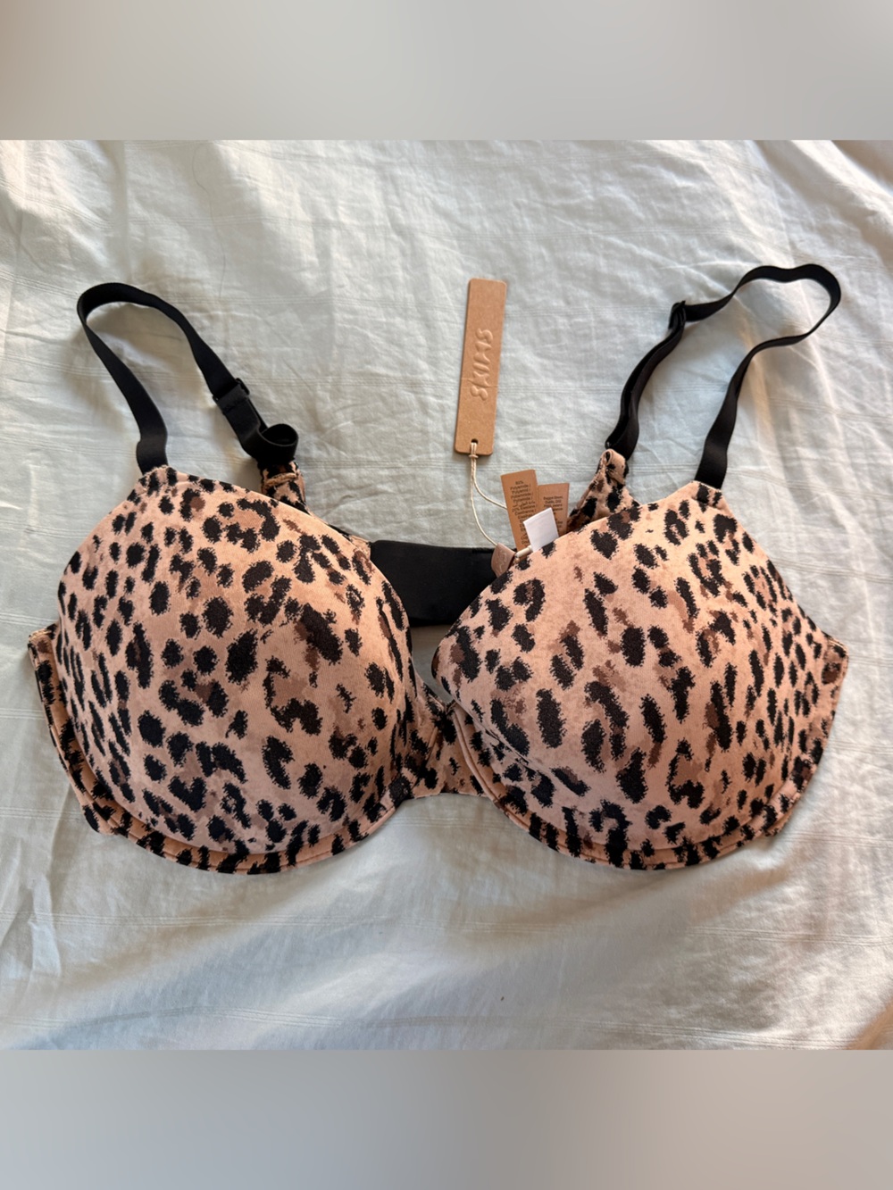 SKIMS Leopard Print Molded T-Shirt Bra - Pink & Black 38D